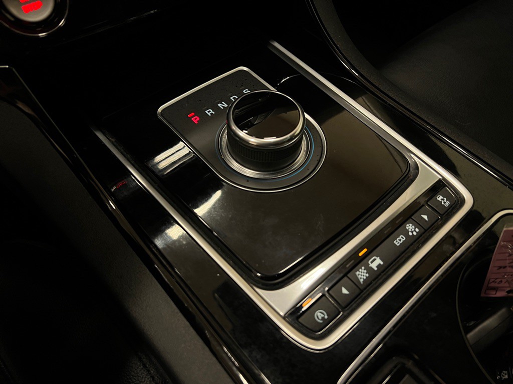 2017 Jaguar XE Image 26