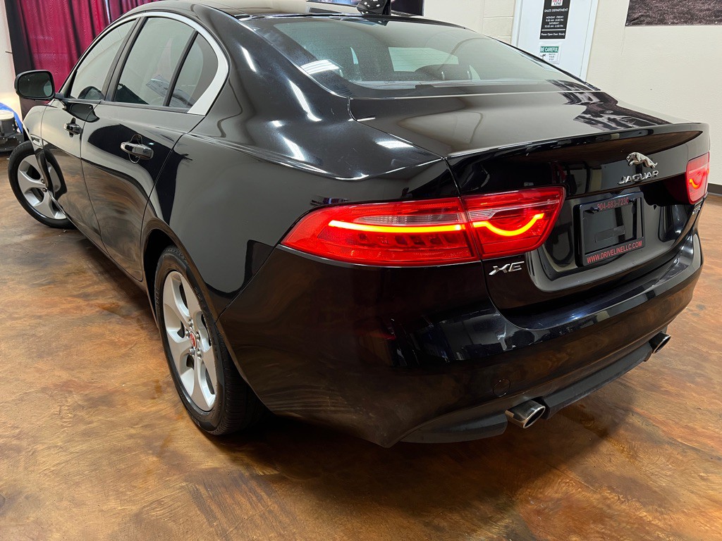 2017 Jaguar XE Image 36