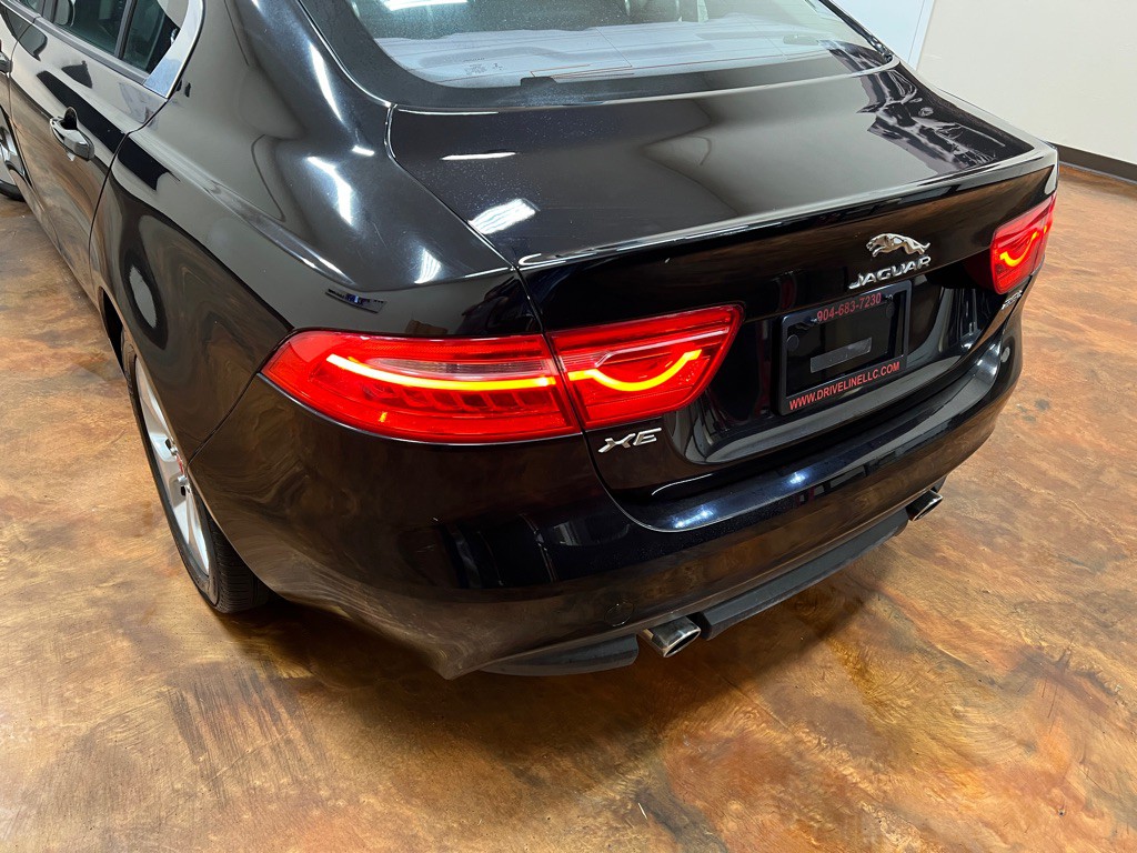 2017 Jaguar XE Image 40