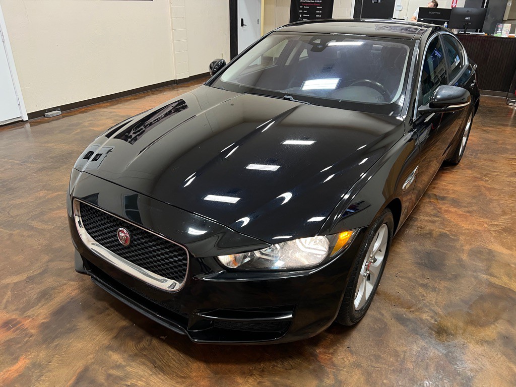 2017 Jaguar XE Image 43