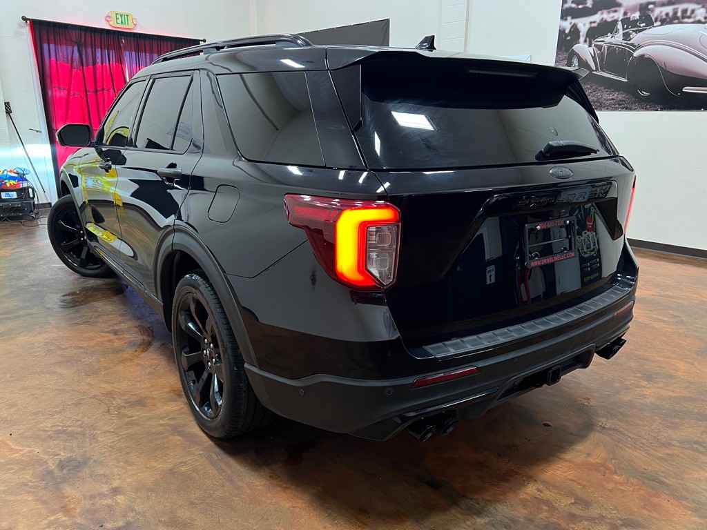 2020 Ford Explorer Image 2