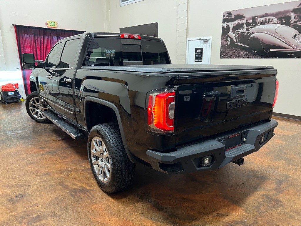 2017 GMC Sierra Image 2