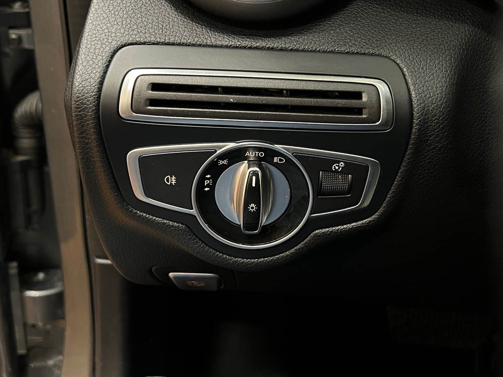 2017 Mercedes-Benz C-Class Image 22