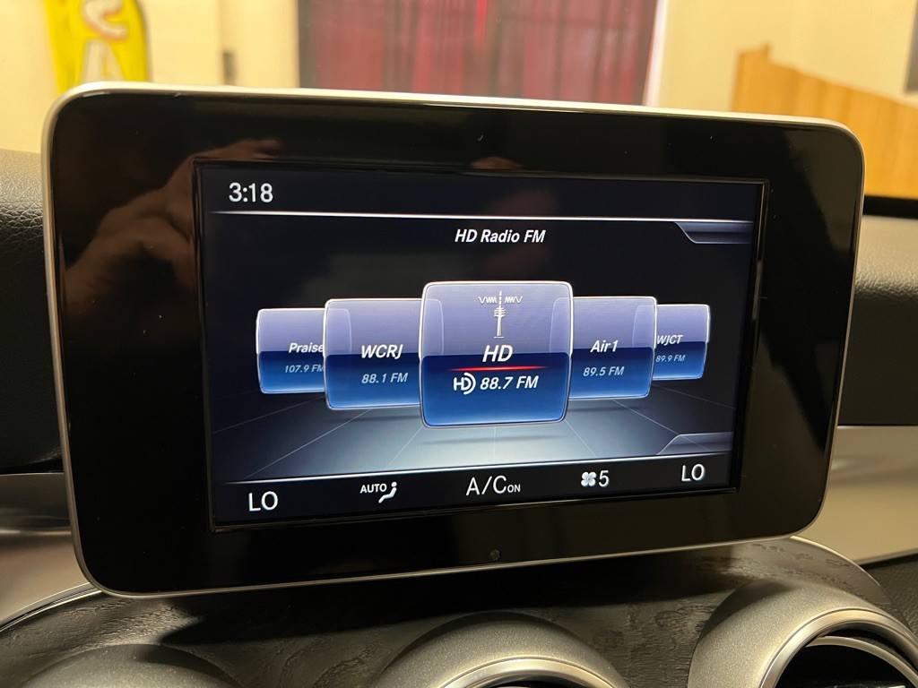 2017 Mercedes-Benz C-Class Image 24