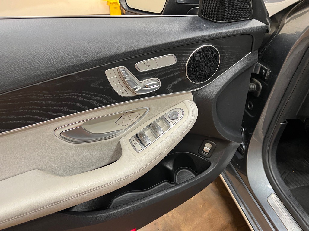 2017 Mercedes-Benz C-Class Image 28