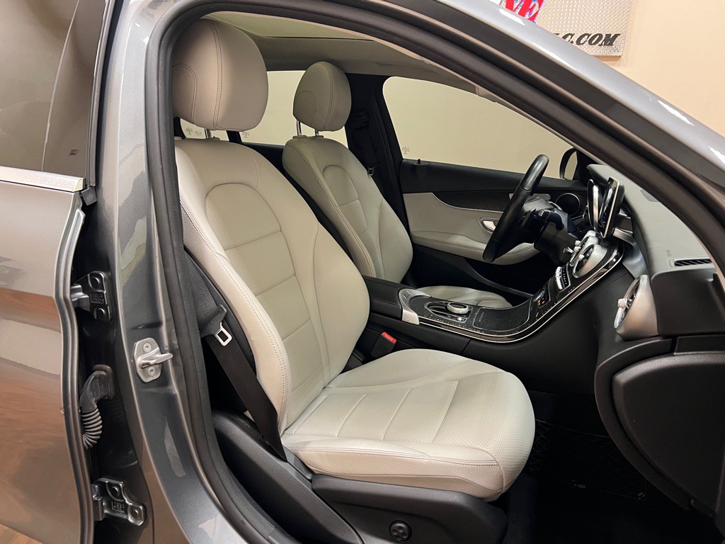 2017 Mercedes-Benz C-Class Image 34