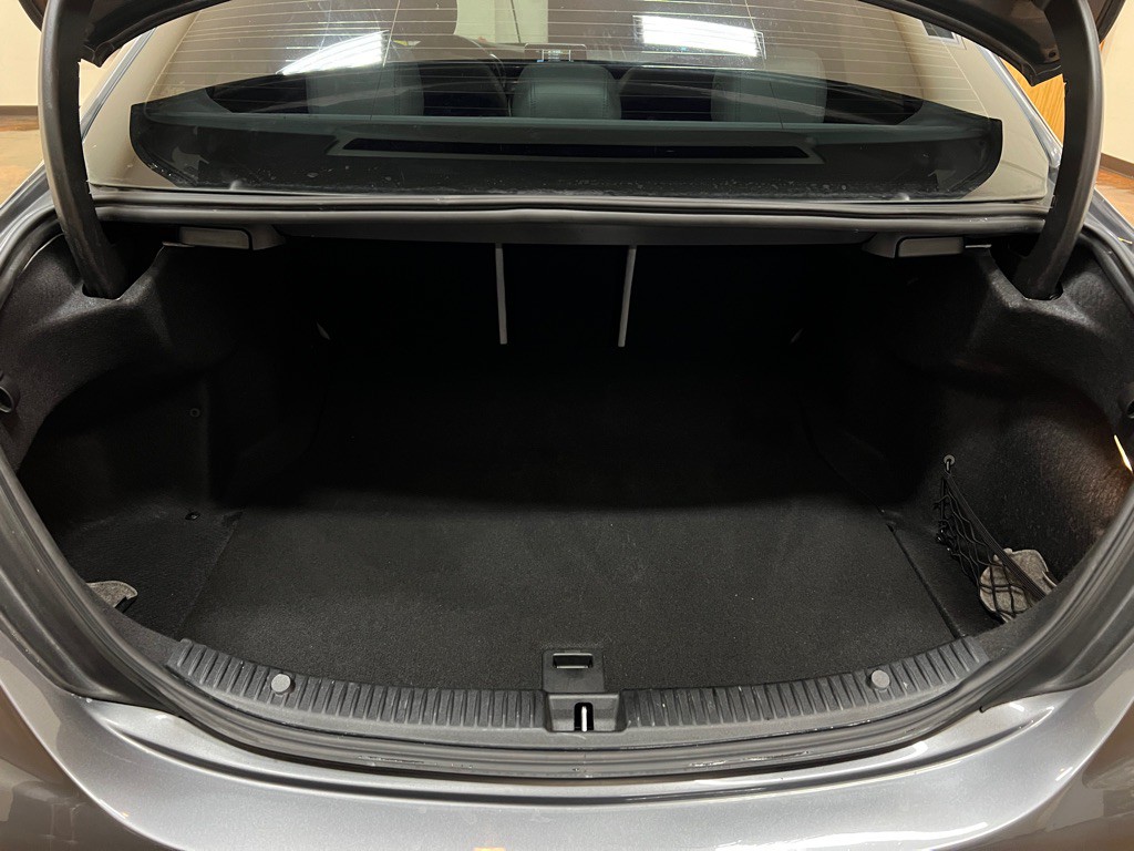 2017 Mercedes-Benz C-Class Image 35