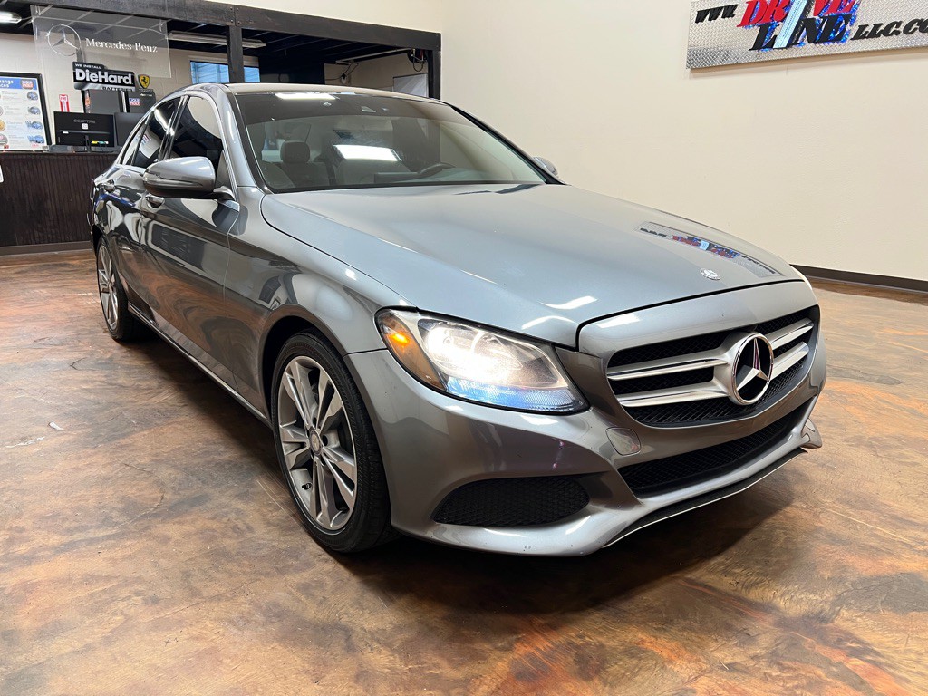 2017 Mercedes-Benz C-Class Image 1