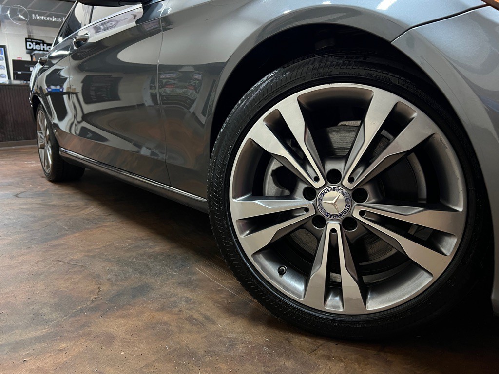 2017 Mercedes-Benz C-Class Image 38