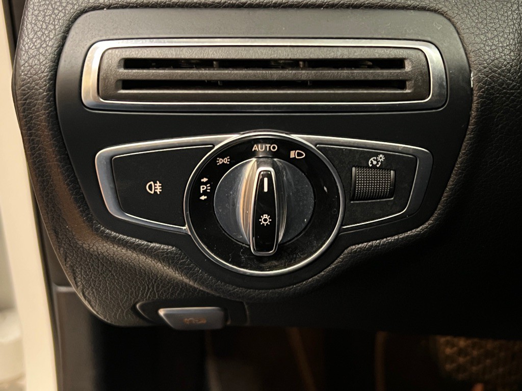 2016 Mercedes-Benz C-Class Image 22