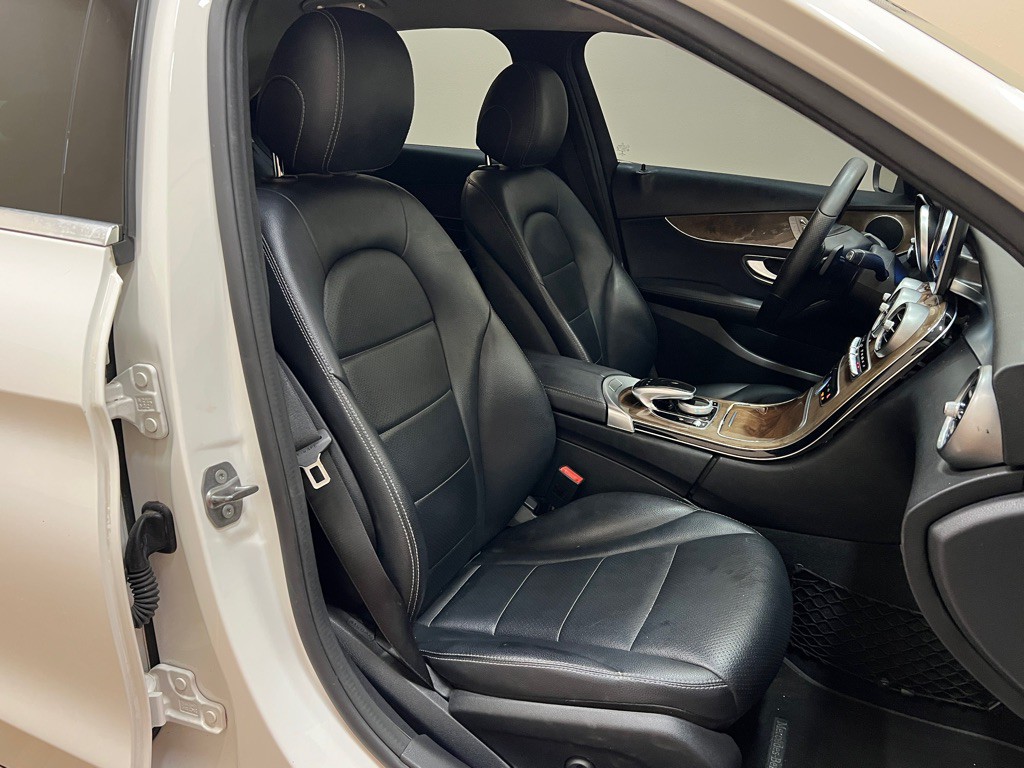 2016 Mercedes-Benz C-Class Image 35