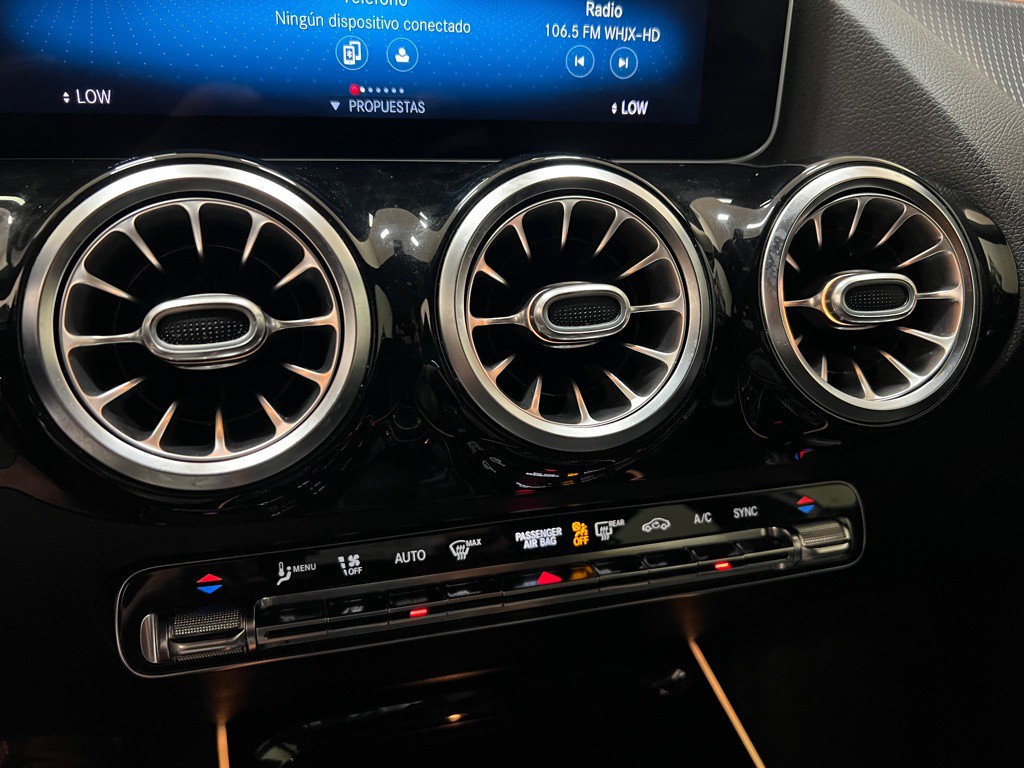 2021 Mercedes-Benz GLA-Class Image 25