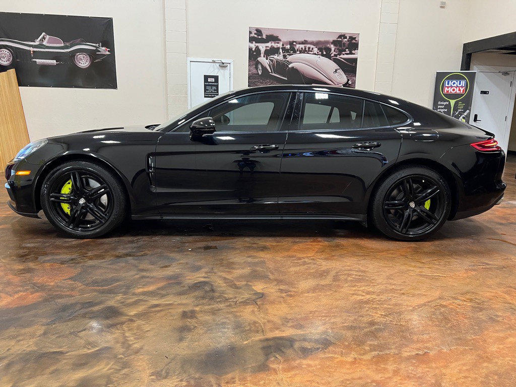 2018 Porsche Panamera Image 6