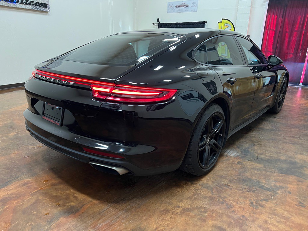 2018 Porsche Panamera Image 9