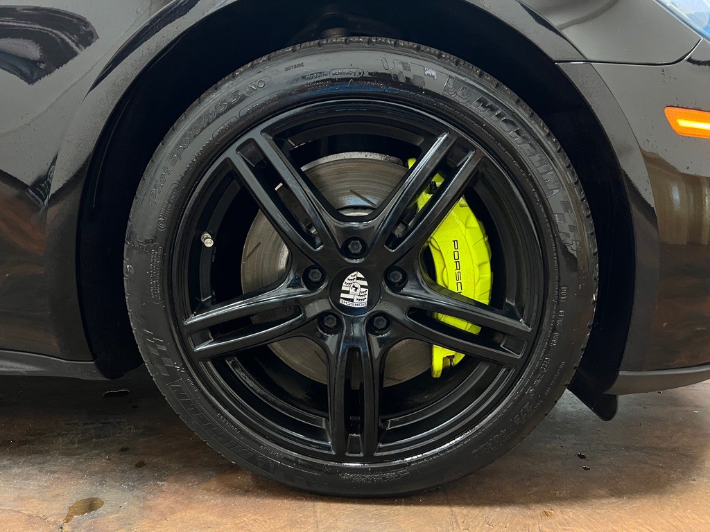 2018 Porsche Panamera Image 11