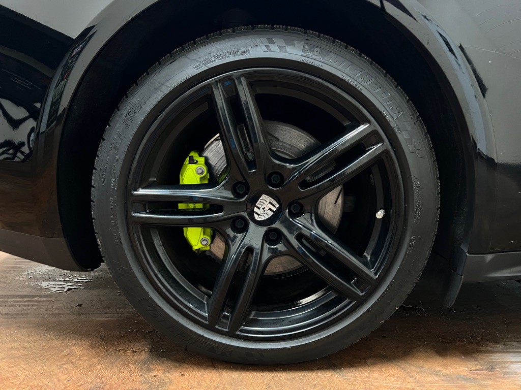 2018 Porsche Panamera Image 12