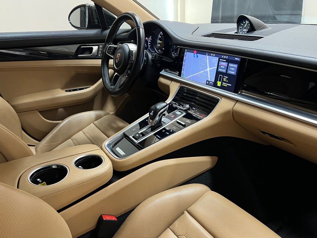 2018 Porsche Panamera Image 15