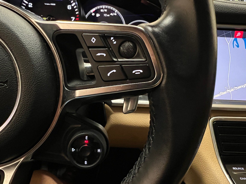 2018 Porsche Panamera Image 19