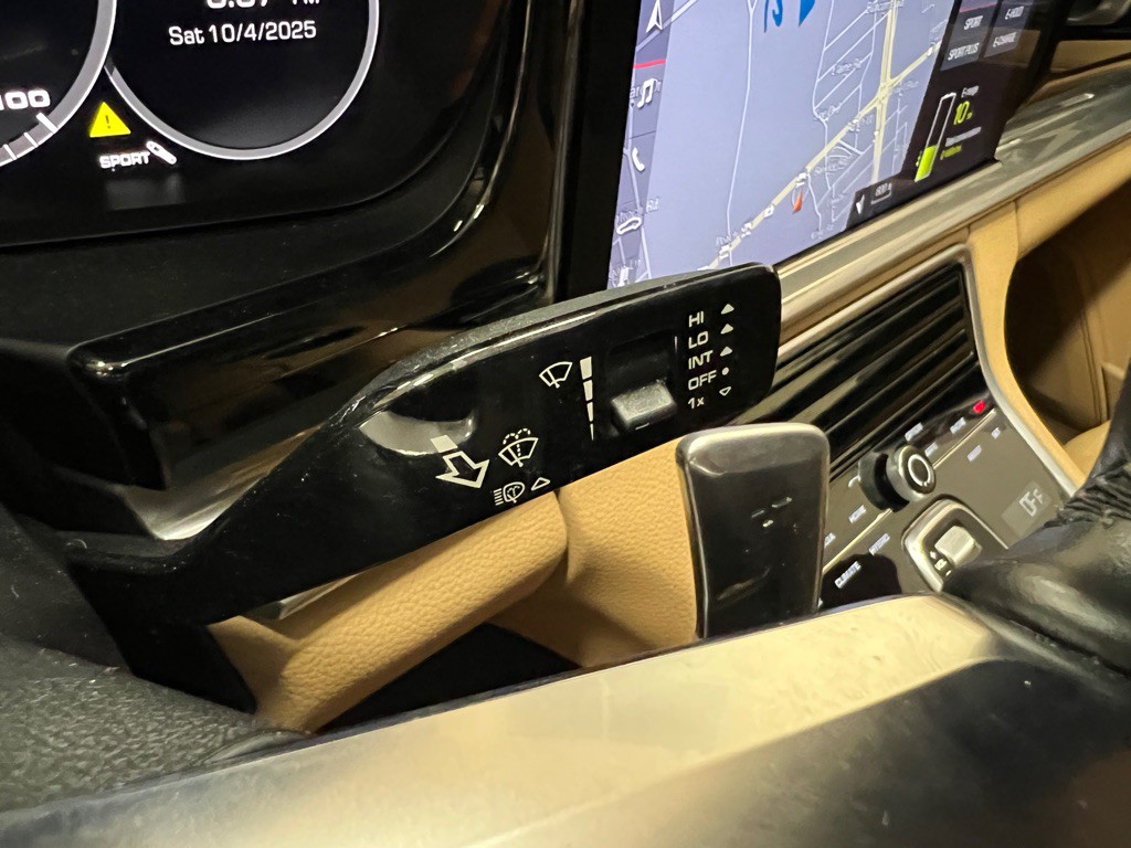 2018 Porsche Panamera Image 21