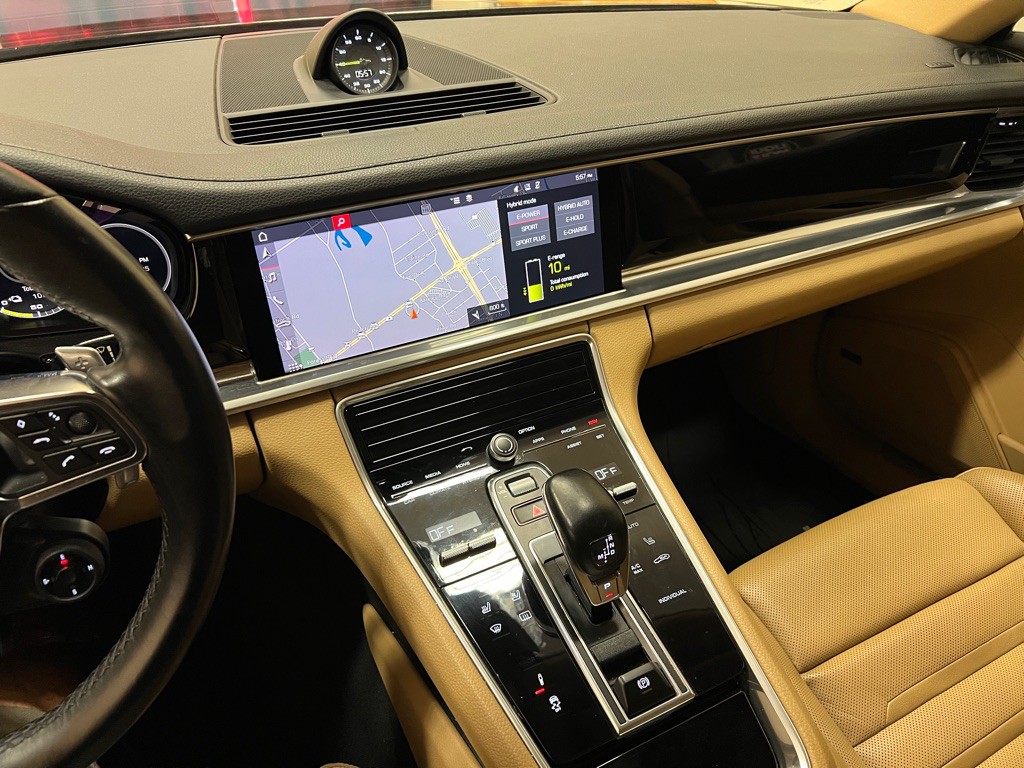 2018 Porsche Panamera Image 23