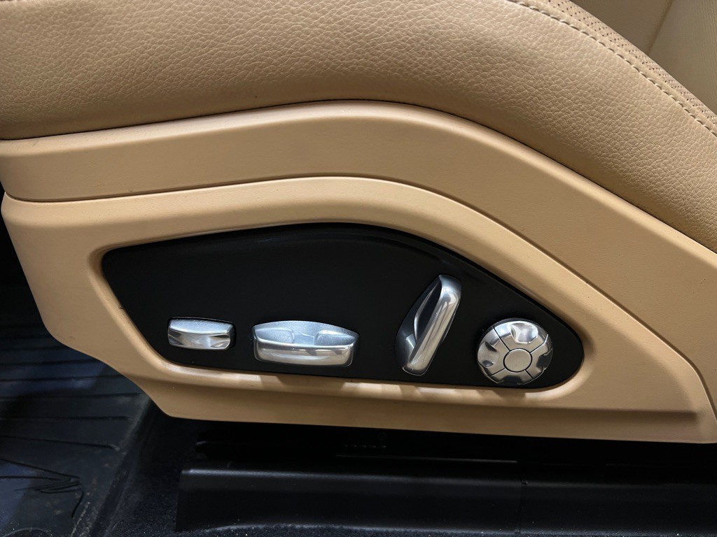 2018 Porsche Panamera Image 27
