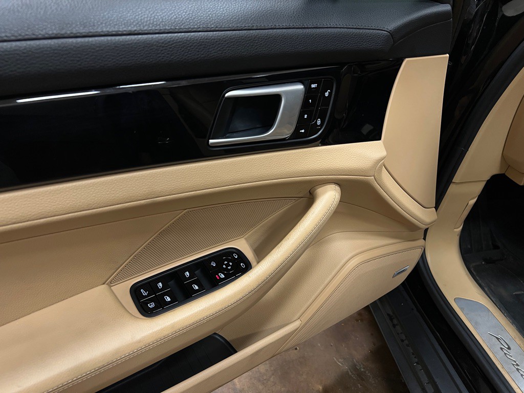 2018 Porsche Panamera Image 28