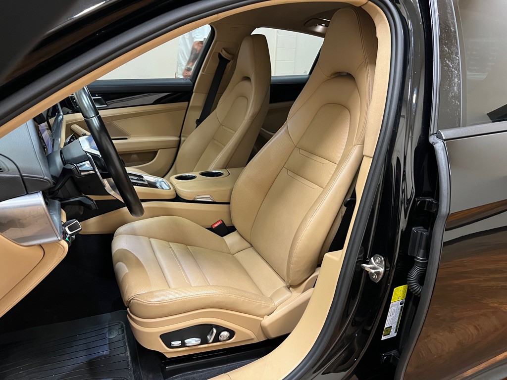 2018 Porsche Panamera Image 29