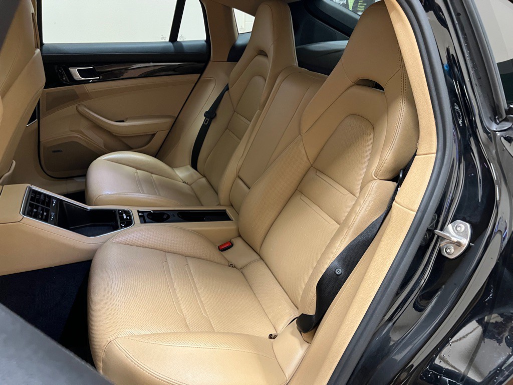 2018 Porsche Panamera Image 31