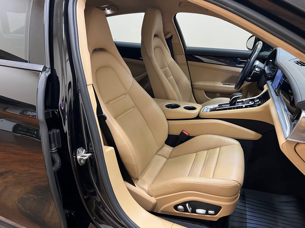 2018 Porsche Panamera Image 34