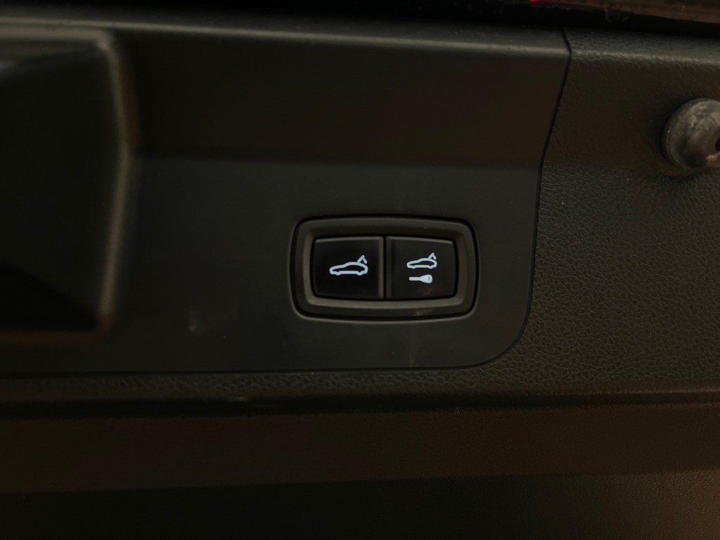 2018 Porsche Panamera Image 36