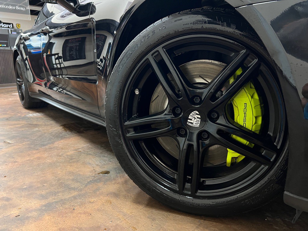 2018 Porsche Panamera Image 40