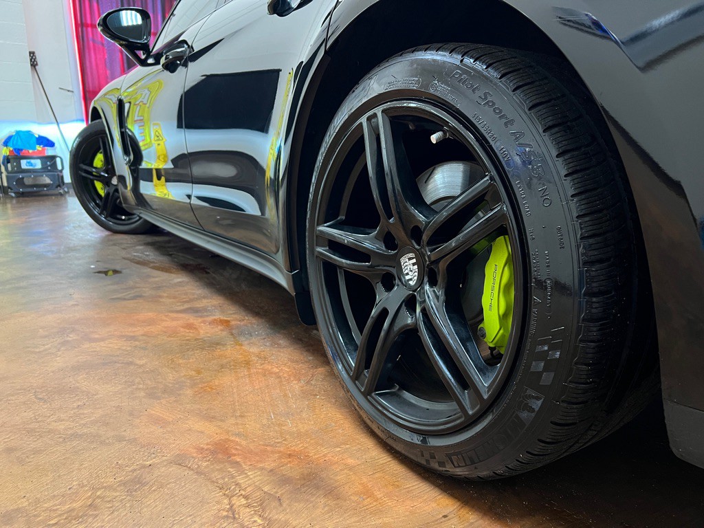 2018 Porsche Panamera Image 41