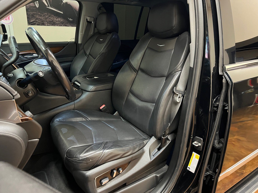 2020 Cadillac Escalade Image 32
