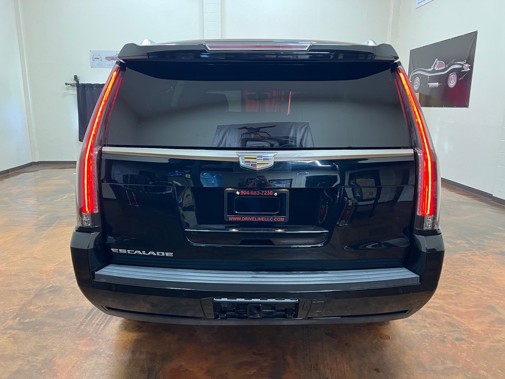2017 Cadillac Escalade Image 8