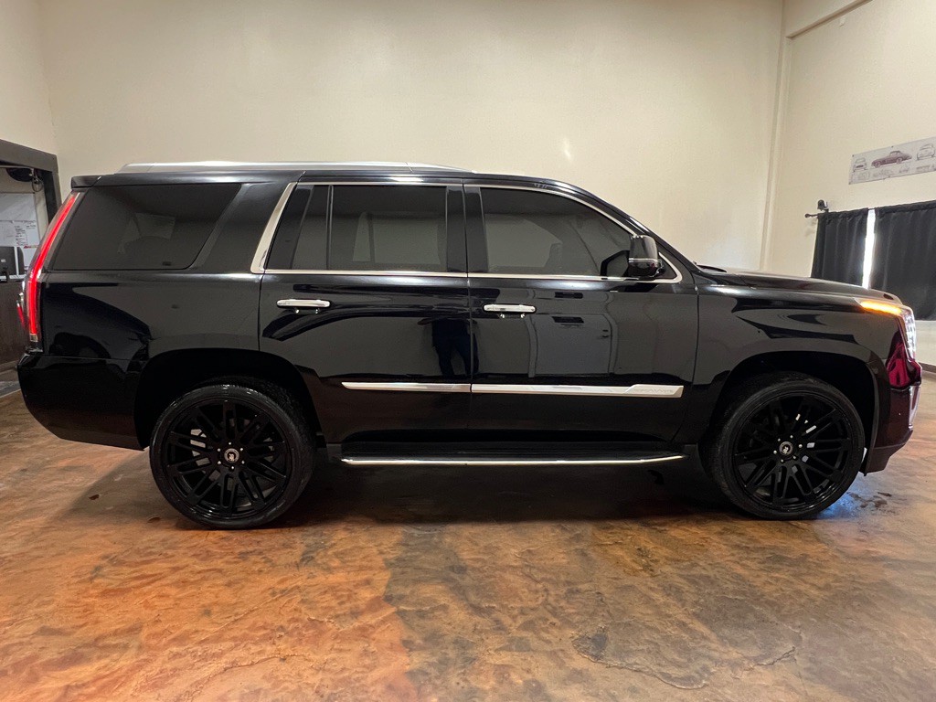 2017 Cadillac Escalade Image 10
