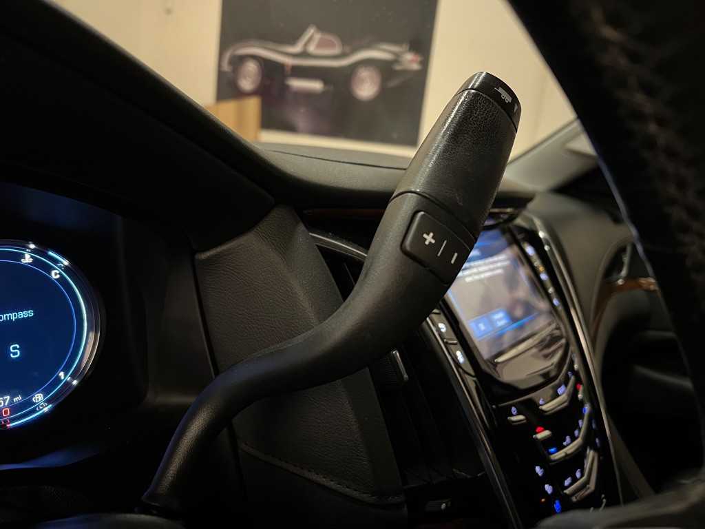 2017 Cadillac Escalade Image 21