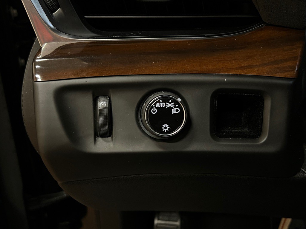 2017 Cadillac Escalade Image 22