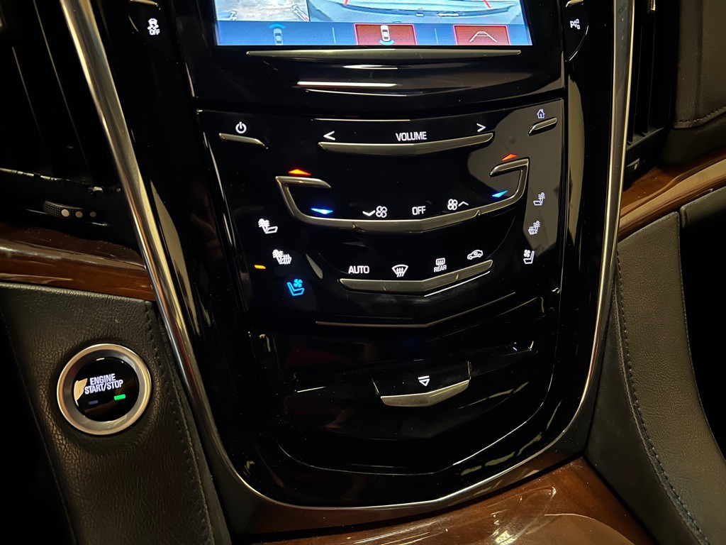 2017 Cadillac Escalade Image 25