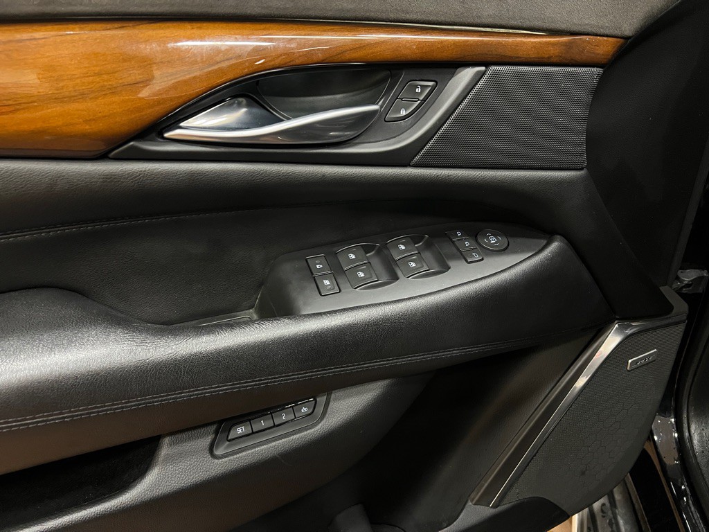2017 Cadillac Escalade Image 28