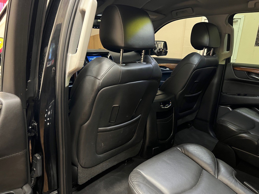 2017 Cadillac Escalade Image 30