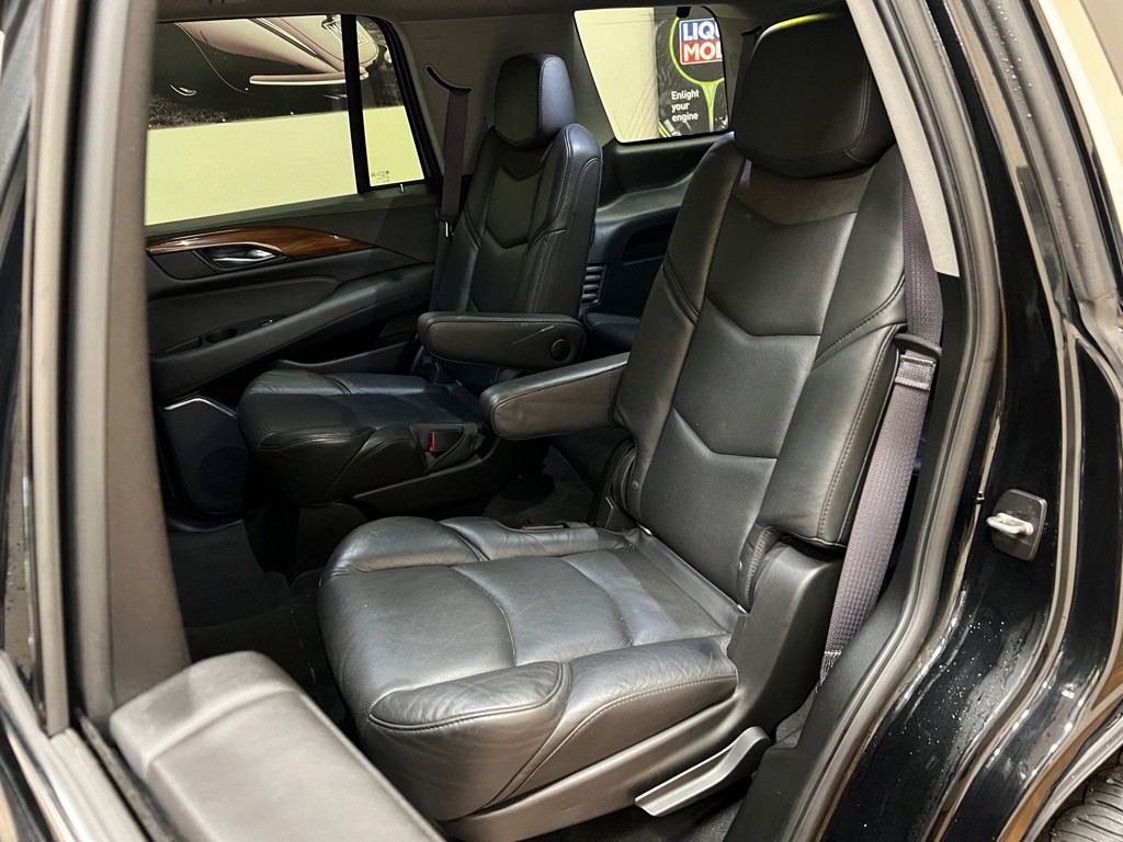 2017 Cadillac Escalade Image 31