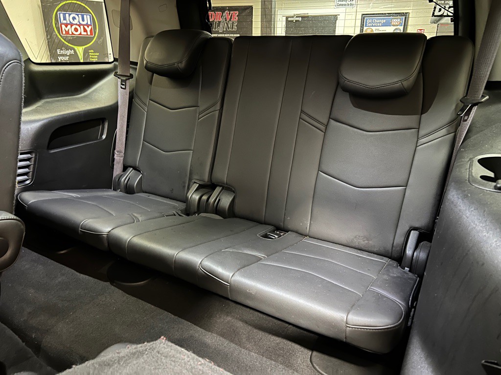 2017 Cadillac Escalade Image 32