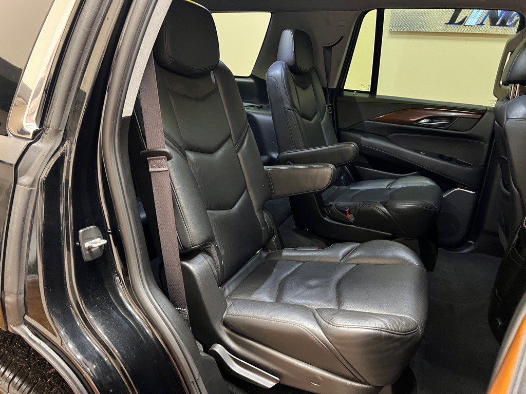 2017 Cadillac Escalade Image 34
