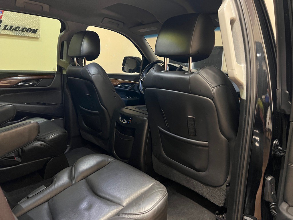 2017 Cadillac Escalade Image 35