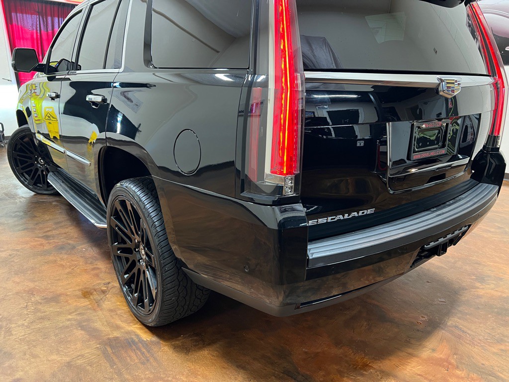 2017 Cadillac Escalade Image 42
