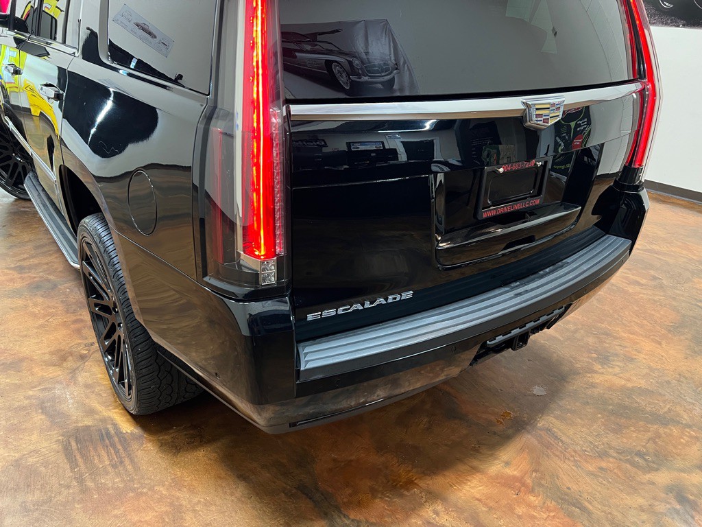 2017 Cadillac Escalade Image 46