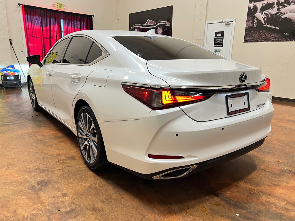 2019 Lexus ES Image 7