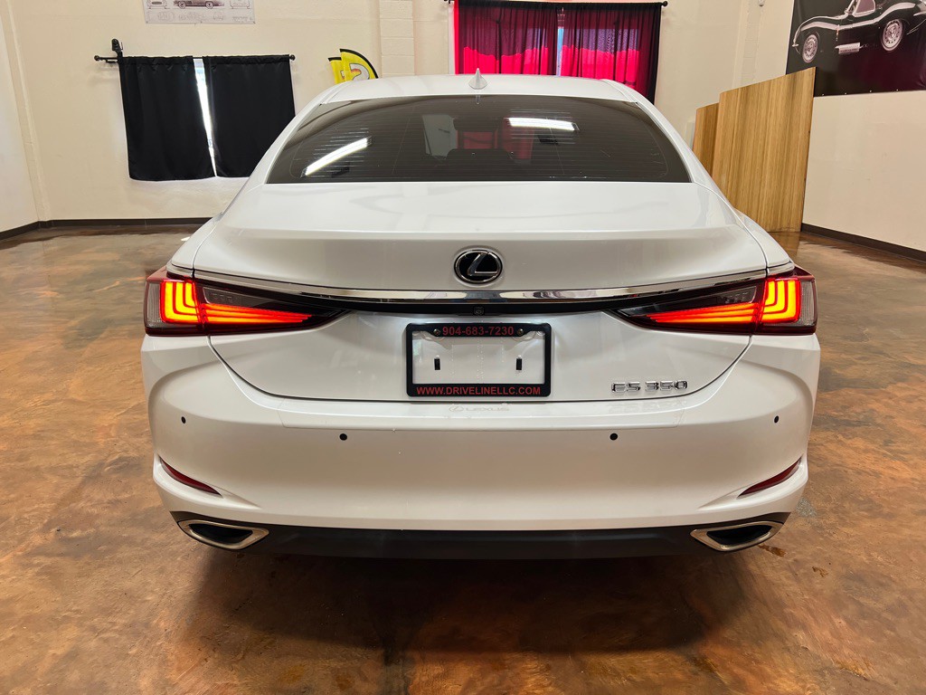 2019 Lexus ES Image 8