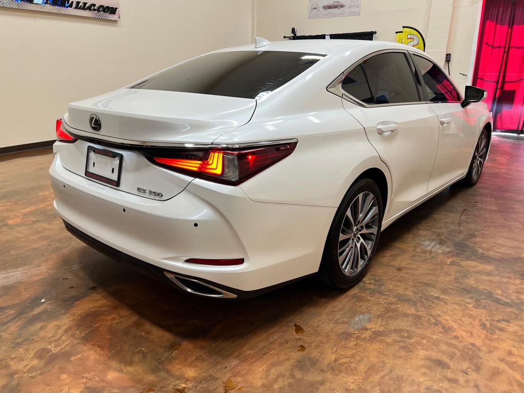 2019 Lexus ES Image 9