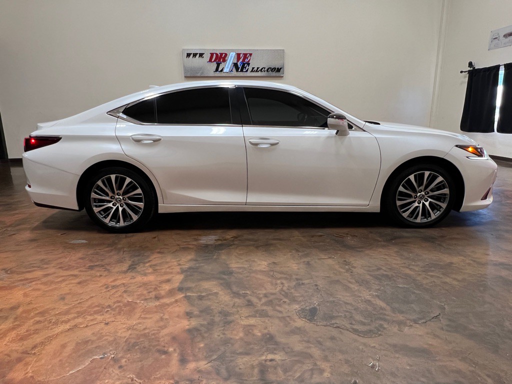 2019 Lexus ES Image 10